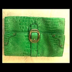Jessica Simpson underarm clutch!